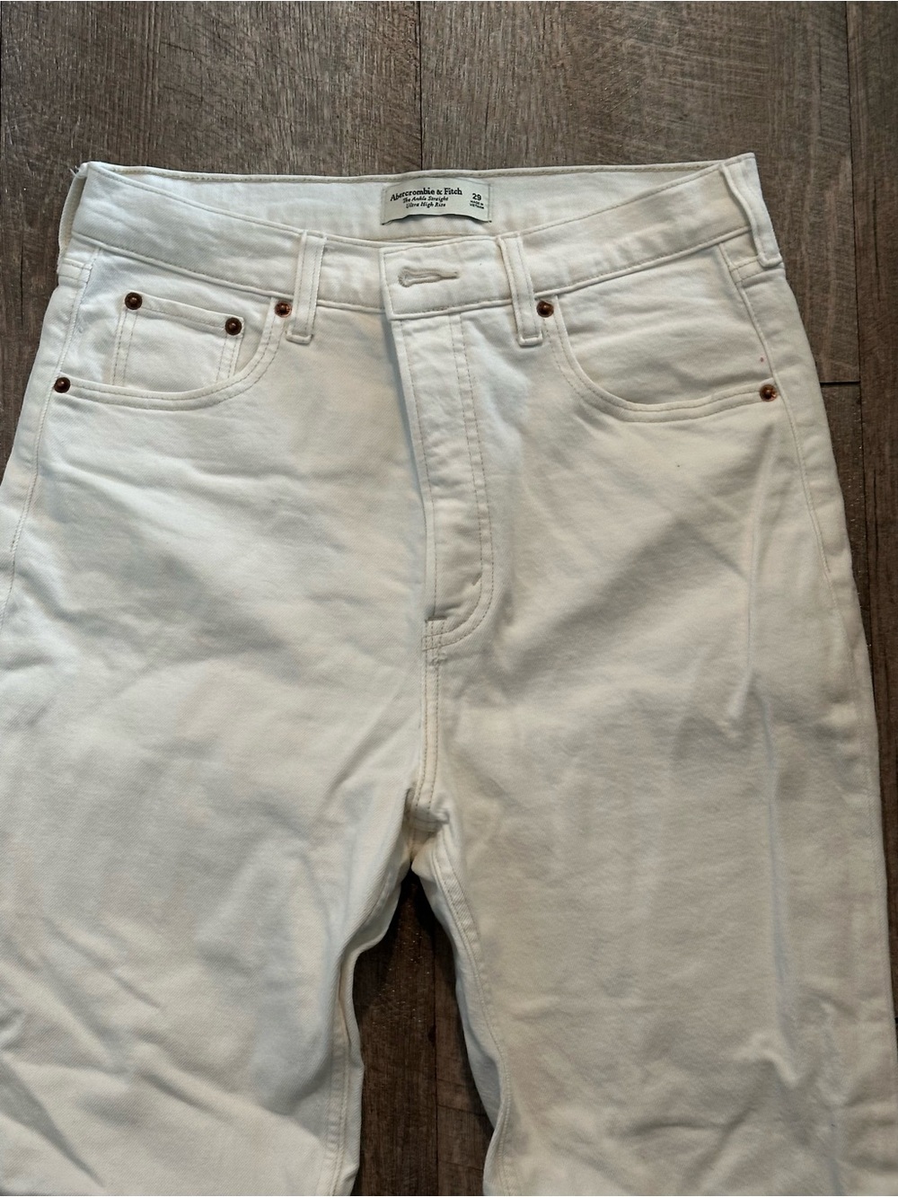 Abercrombie & Fitch ecru High-Rise Jeans size 6